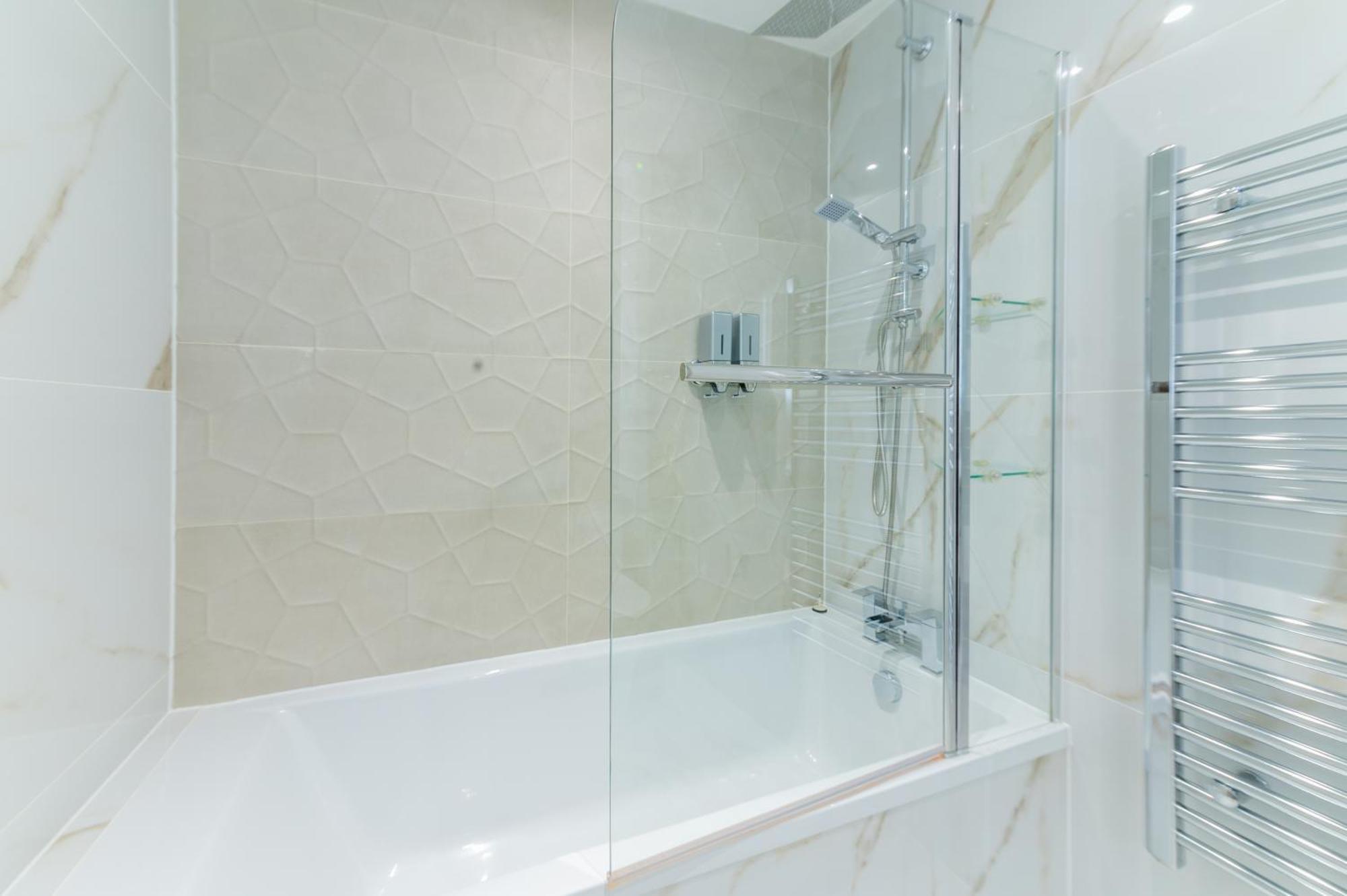 Gasthof Luxe Retreat 5 London